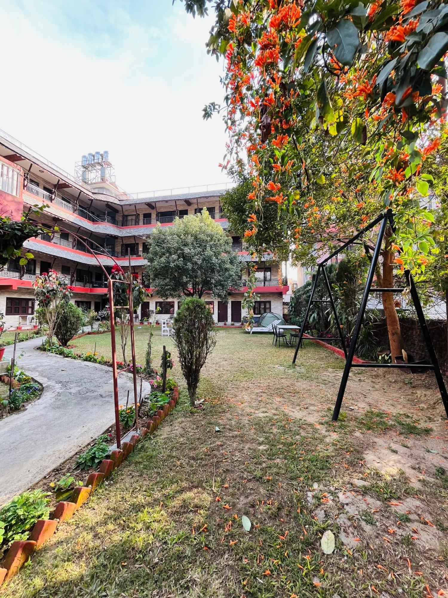 Butterfly Lodge Pokhara Bagian luar foto