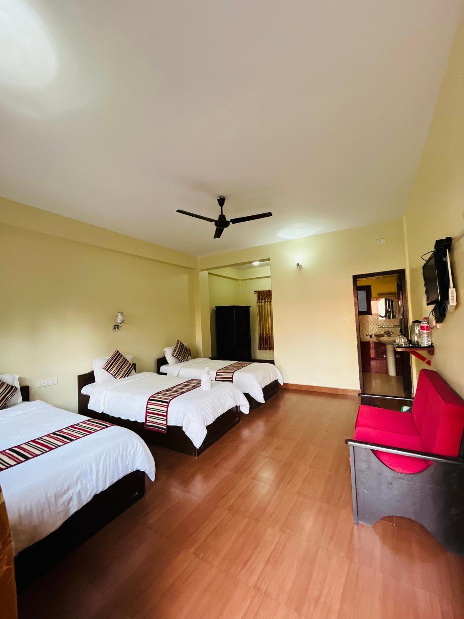 Butterfly Lodge Pokhara Bagian luar foto